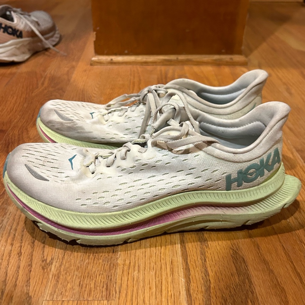 HOKAS